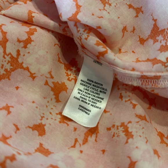 5 for $25 ⭐️ Floral Wrap Dress - Picture 9 of 9